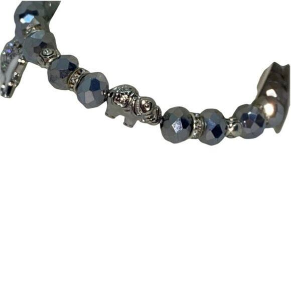 New NWT Silver Beaded Silver-Tone Rhinestone Elephant Pendant Stretch Bracelet - Picture 3 of 7